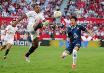 世界杯官方安装教程-武磊打完皇马才与国足会合 抵达当晚即参加合练