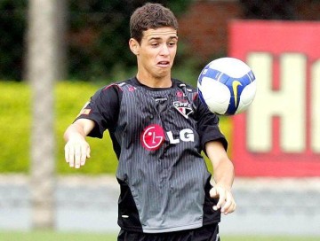 世界杯官方安装教程-奥斯卡：从街头足球踢到圣保罗 墨里西慧眼识珠