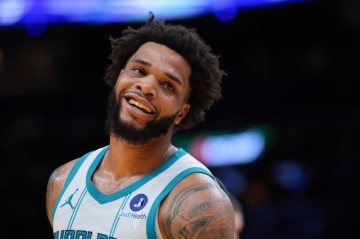 世界杯高清直播下载-漏勺表现！迈尔斯·布里奇斯13中5得11分 正负值-29全场最低