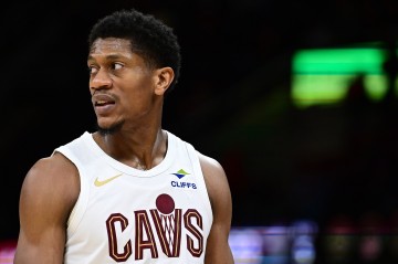 世界杯直播客户端更新-很坚决！格威强打造亨特犯规 骑士挑战成功改判进攻犯规